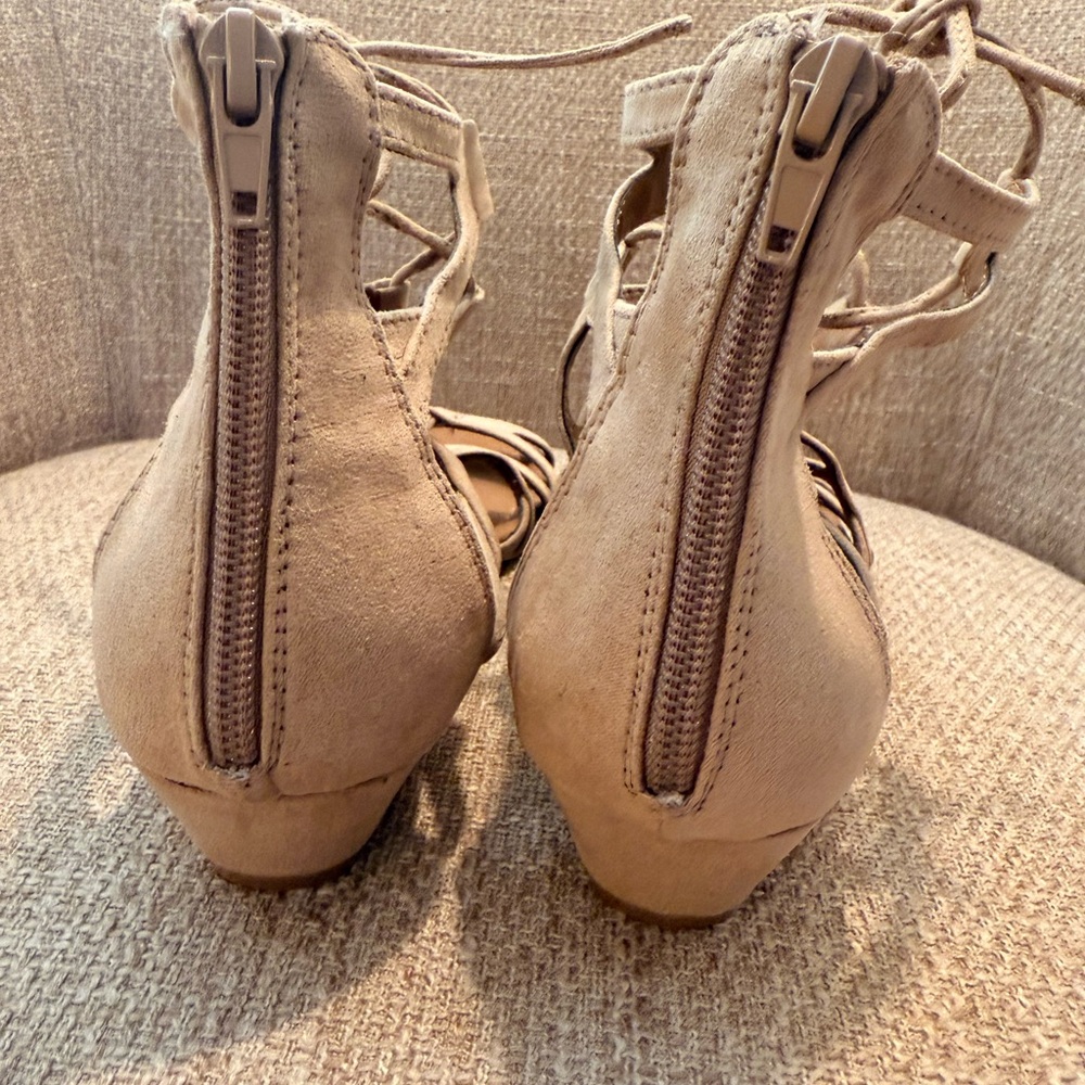 Tan gladiator sandals by Nicole. Size 8.5 - Picture 8 of 9